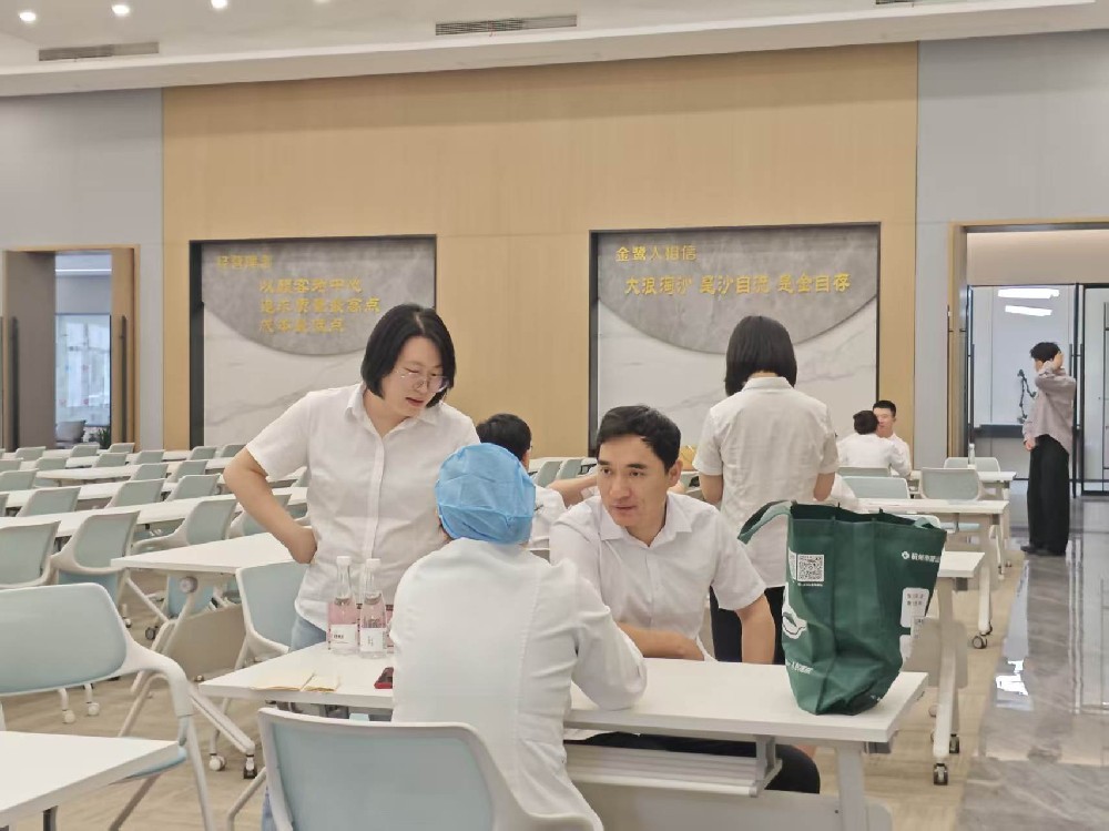 健康义诊进爱游戏买球-爱游戏(中国)
，暖心服务护员工